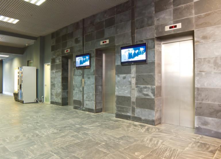 Знаменка, очередь 1: Вид главного лифтового холла